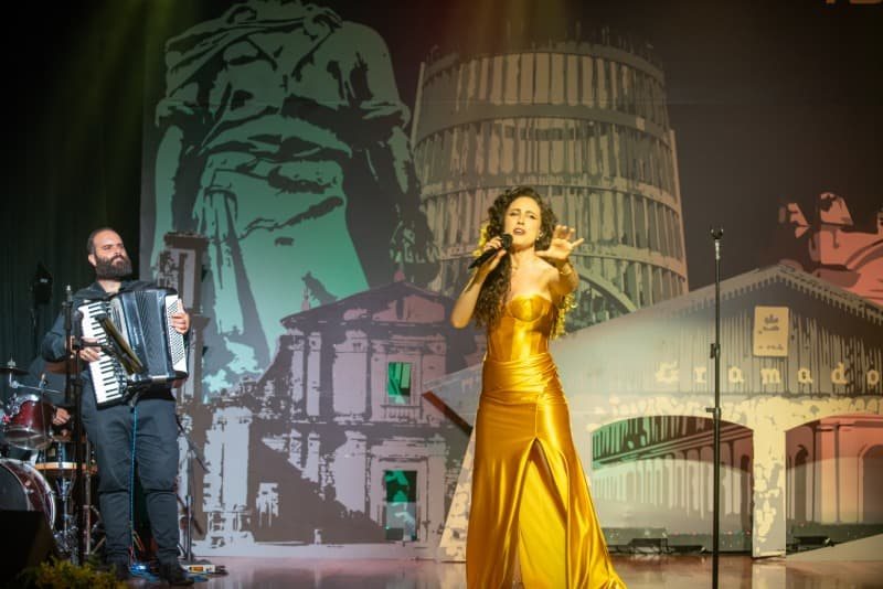 Apresentação musical no palco da cerimônia